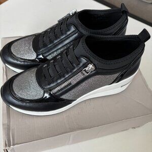 Reaction by Kenneth Cole Fiona Platform Wedge Sneaker Black Silver 7.5